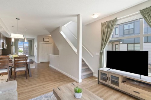 19640 40 Street Se, Calgary, AB - Indoor Photo Showing Living Room
