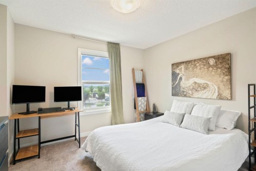 19640 40 Street Se, Calgary, AB - Indoor Photo Showing Bedroom