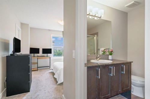 19640 40 Street Se, Calgary, AB - Indoor Photo Showing Bathroom