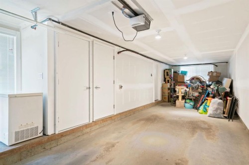 19640 40 Street Se, Calgary, AB - Indoor Photo Showing Garage