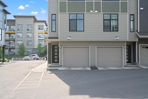 19640 40 Street Se, Calgary, AB - Outdoor With Balcony With Facade