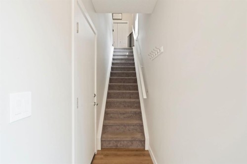 19640 40 Street Se, Calgary, AB - Indoor Photo Showing Other Room