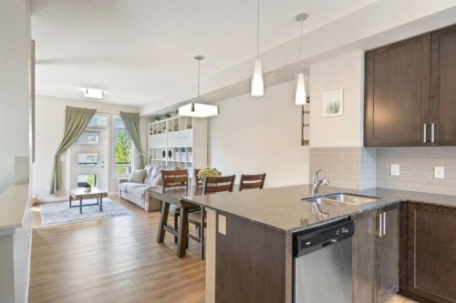 19640 40 Street Se, Calgary, AB - Indoor Photo Showing Kitchen With Double Sink With Upgraded Kitchen