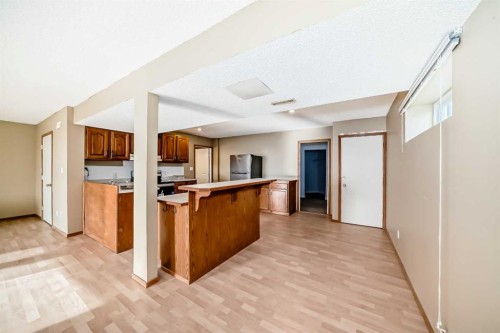 61 Royal Birch Grove Nw, Calgary, AB - Indoor Photo Showing Kitchen