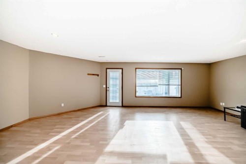 61 Royal Birch Grove Nw, Calgary, AB - Indoor Photo Showing Other Room