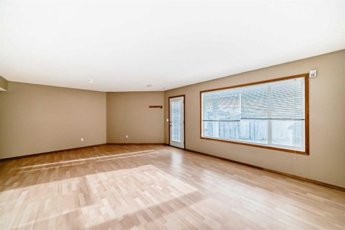 61 Royal Birch Grove Nw, Calgary, AB - Indoor Photo Showing Other Room
