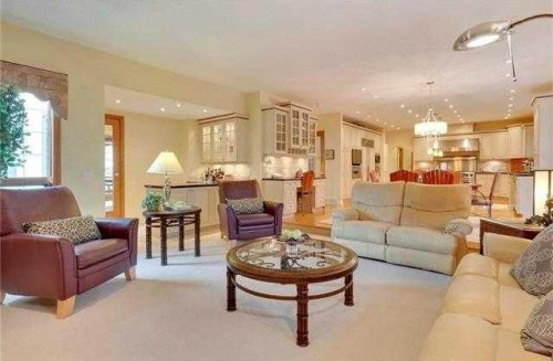 175 Pumpvalley Court Sw, Calgary, AB - Indoor Photo Showing Living Room