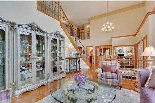 175 Pumpvalley Court Sw, Calgary, AB - Indoor Photo Showing Living Room