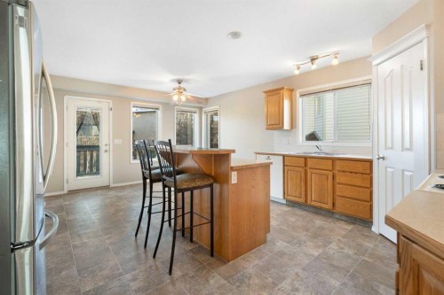 95 Cambridge Glen Drive, Strathmore, AB - Indoor Photo Showing Kitchen With Double Sink