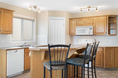 95 Cambridge Glen Drive, Strathmore, AB - Indoor Photo Showing Kitchen With Double Sink