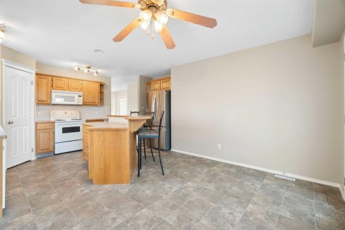95 Cambridge Glen Drive, Strathmore, AB - Indoor Photo Showing Kitchen