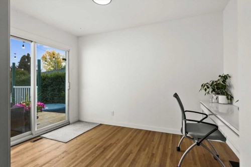 5231 Sheldon Place Nw, Calgary, AB - Indoor Photo Showing Other Room