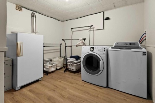5231 Sheldon Place Nw, Calgary, AB - Indoor Photo Showing Laundry Room