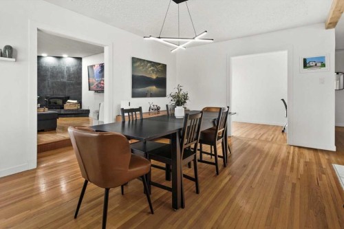 5231 Sheldon Place Nw, Calgary, AB - Indoor Photo Showing Dining Room