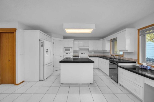 13895 Evergreen Street Sw, Calgary, AB - Indoor Photo Showing Kitchen With Double Sink