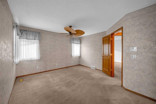 13895 Evergreen Street Sw, Calgary, AB - Indoor Photo Showing Other Room