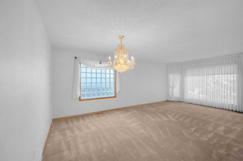 13895 Evergreen Street Sw, Calgary, AB - Indoor Photo Showing Other Room