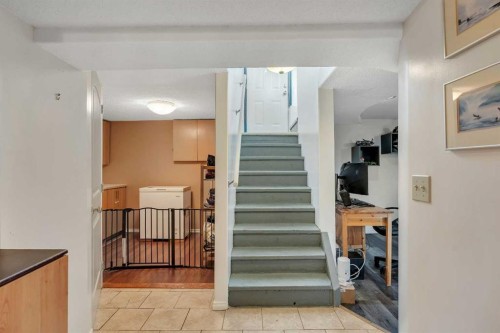 129 18 Avenue Nw, Calgary, AB - Indoor Photo Showing Other Room