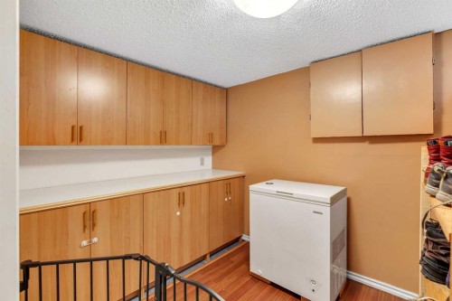129 18 Avenue Nw, Calgary, AB - Indoor Photo Showing Laundry Room