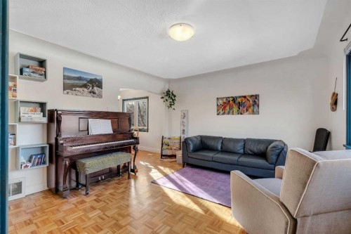 129 18 Avenue Nw, Calgary, AB - Indoor Photo Showing Living Room