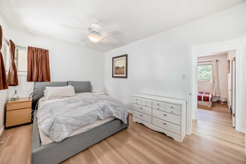 1616 50 Avenue Sw, Calgary, AB - Indoor Photo Showing Bedroom