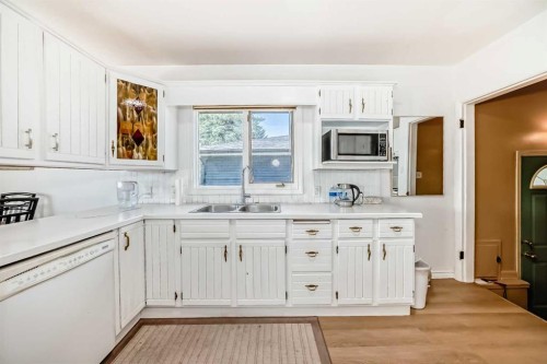 1616 50 Avenue Sw, Calgary, AB - Indoor Photo Showing Kitchen With Double Sink