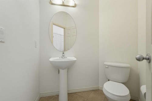 45 Everglen Crescent Sw, Calgary, AB - Indoor Photo Showing Bathroom