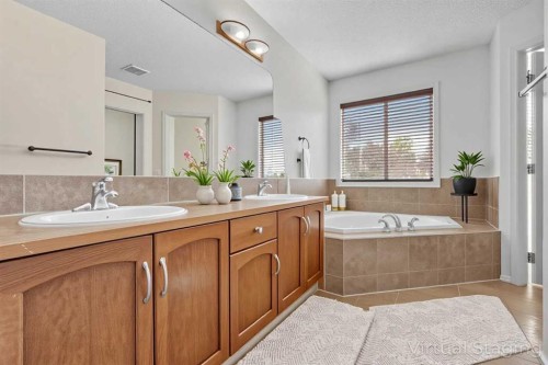 45 Everglen Crescent Sw, Calgary, AB - Indoor Photo Showing Bathroom