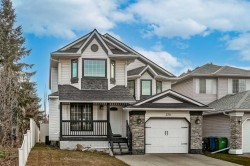 270 Douglas Glen Court SE Calgary, AB T2Z 2M8