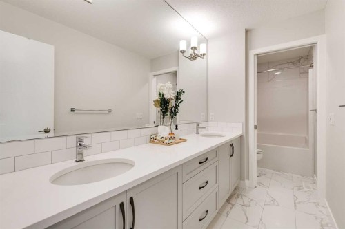 57 Magnolia Heath Se, Calgary, AB - Indoor Photo Showing Bathroom