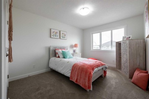 71 Heritage Manor, Cochrane, AB - Indoor Photo Showing Bedroom