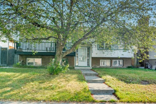 4764 Rundlewood Drive Ne, Calgary, AB - Outdoor