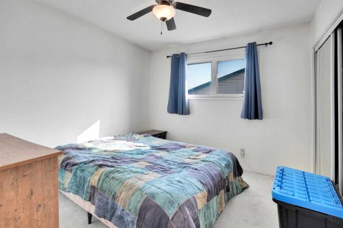 4764 Rundlewood Drive Ne, Calgary, AB - Indoor Photo Showing Bedroom