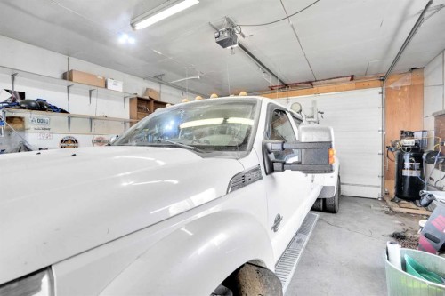 4764 Rundlewood Drive Ne, Calgary, AB - Indoor Photo Showing Garage