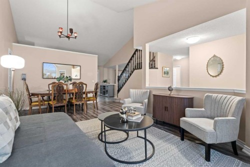 43 Sunset Crescent, Okotoks, AB - Indoor Photo Showing Living Room
