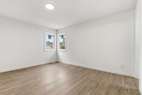 5 Del Monica Bay Ne, Calgary, AB - Indoor Photo Showing Other Room
