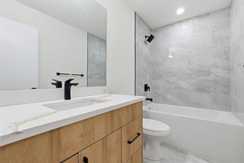 5 Del Monica Bay Ne, Calgary, AB - Indoor Photo Showing Bathroom