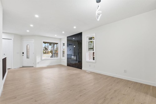 5 Del Monica Bay Ne, Calgary, AB - Indoor Photo Showing Other Room