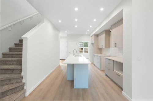 135 Creekview Gardens Sw, Calgary, AB - Indoor Photo Showing Kitchen