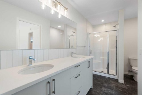 135 Creekview Gardens Sw, Calgary, AB - Indoor Photo Showing Bathroom