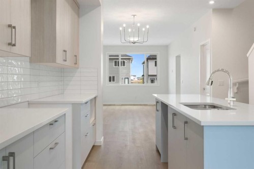 135 Creekview Gardens Sw, Calgary, AB - Indoor Photo Showing Kitchen