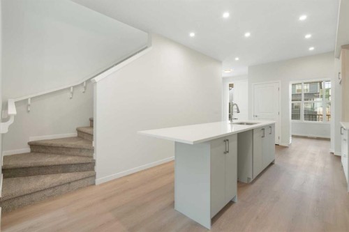 135 Creekview Gardens Sw, Calgary, AB - Indoor Photo Showing Kitchen