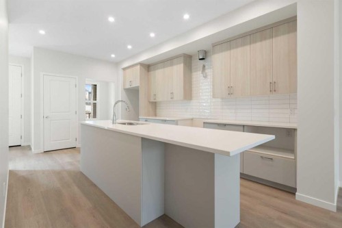 135 Creekview Gardens Sw, Calgary, AB - Indoor Photo Showing Kitchen With Upgraded Kitchen