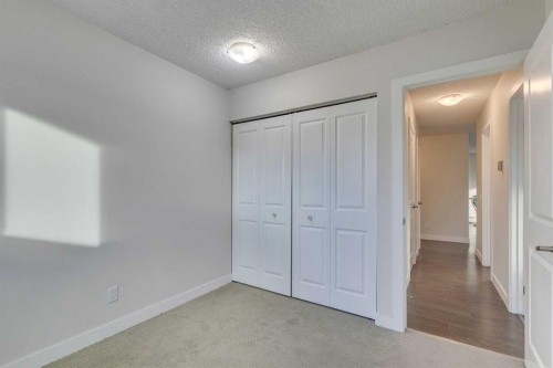 401-2203 14 Street Sw, Calgary, AB - Indoor Photo Showing Other Room