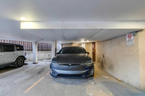 401-2203 14 Street Sw, Calgary, AB - Indoor Photo Showing Garage