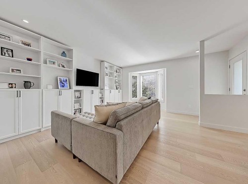 2-2127 34 Avenue Sw, Calgary, AB - Indoor