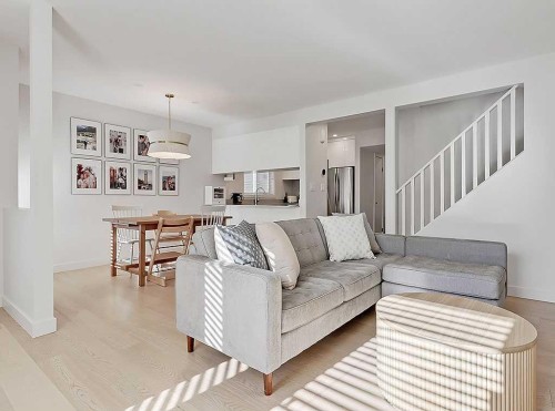 2-2127 34 Avenue Sw, Calgary, AB - Indoor Photo Showing Living Room