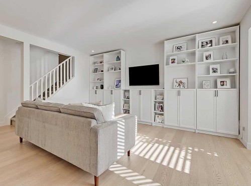 2-2127 34 Avenue Sw, Calgary, AB - Indoor Photo Showing Living Room