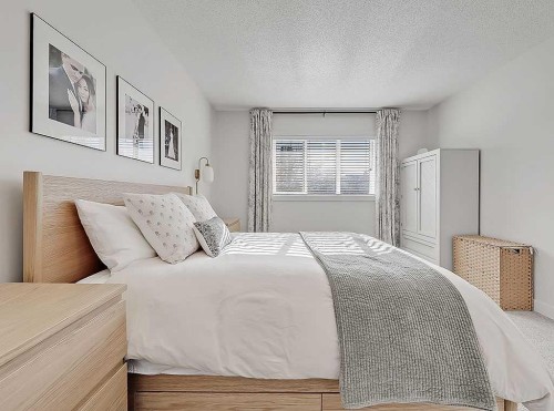 2-2127 34 Avenue Sw, Calgary, AB - Indoor Photo Showing Bedroom