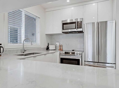 2-2127 34 Avenue Sw, Calgary, AB - Indoor Photo Showing Kitchen With Double Sink With Upgraded Kitchen